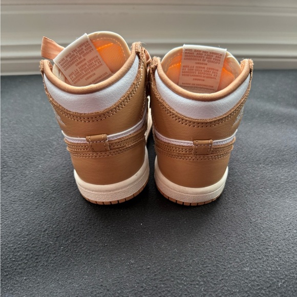 Kids Jordan Retro 1 - Picture 4 of 4